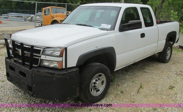 image for item K1404 2006 Chevrolet Silverado 2500HD pickup truck