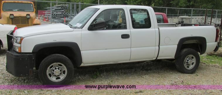 image for item K1404 2006 Chevrolet Silverado 2500HD pickup truck