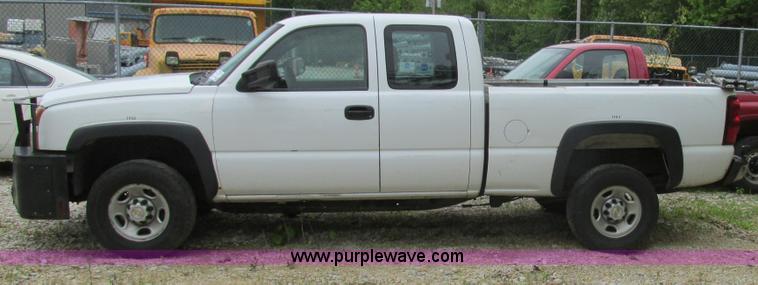 image for item K1404 2006 Chevrolet Silverado 2500HD pickup truck