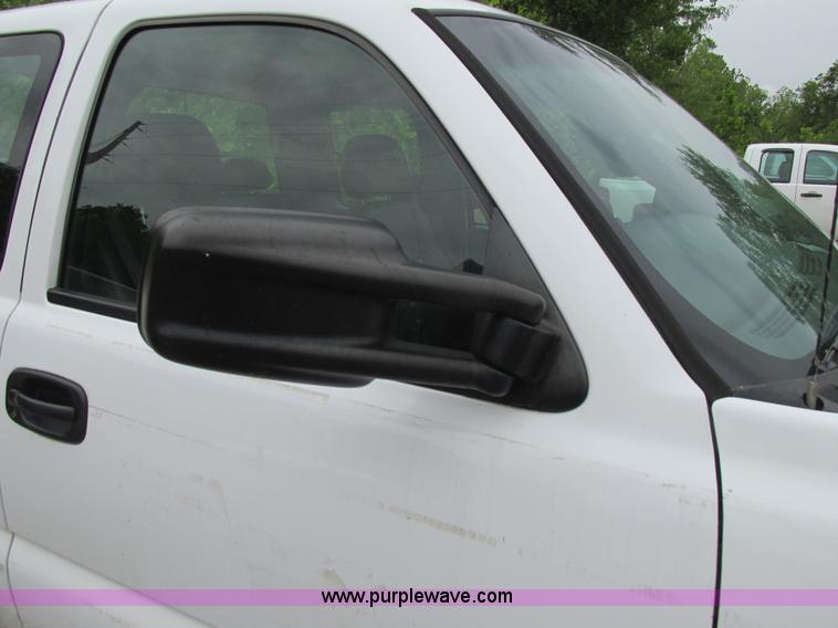 image for item K1404 2006 Chevrolet Silverado 2500HD pickup truck