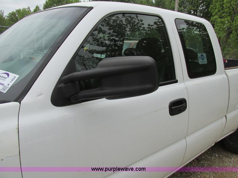 image for item K1404 2006 Chevrolet Silverado 2500HD pickup truck