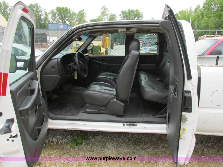 image for item K1404 2006 Chevrolet Silverado 2500HD pickup truck