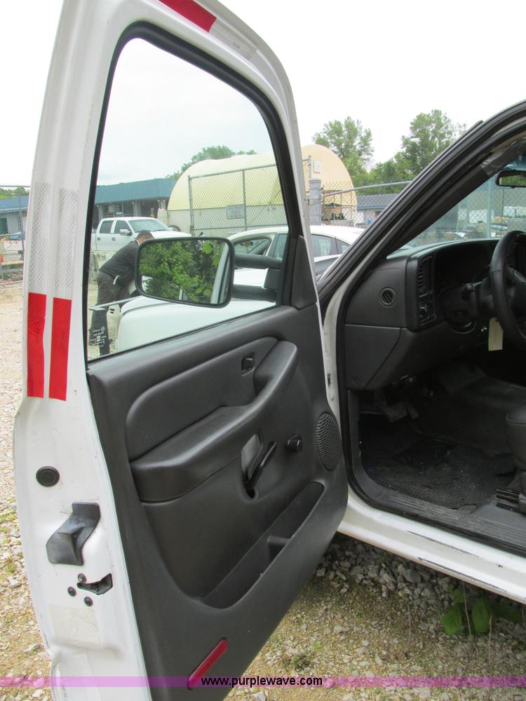 image for item K1404 2006 Chevrolet Silverado 2500HD pickup truck