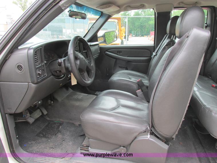 image for item K1404 2006 Chevrolet Silverado 2500HD pickup truck