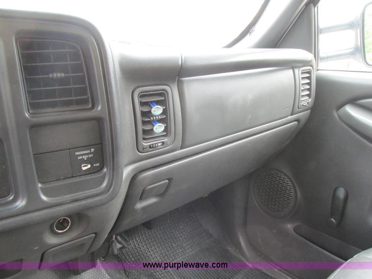 image for item K1404 2006 Chevrolet Silverado 2500HD pickup truck