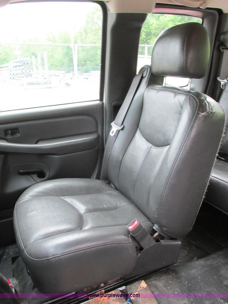 image for item K1404 2006 Chevrolet Silverado 2500HD pickup truck