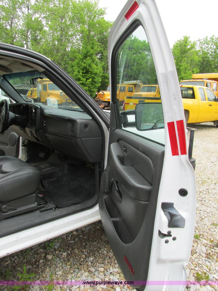 image for item K1404 2006 Chevrolet Silverado 2500HD pickup truck