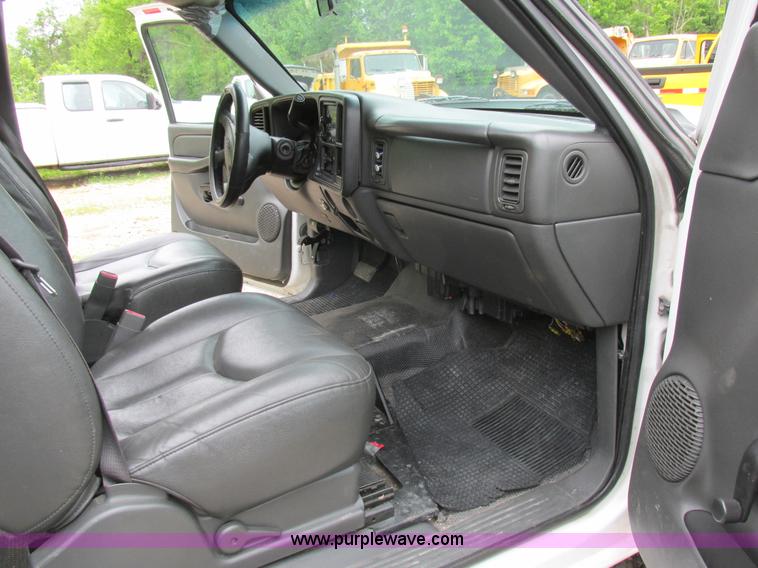 image for item K1404 2006 Chevrolet Silverado 2500HD pickup truck