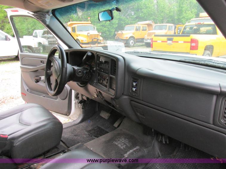 image for item K1404 2006 Chevrolet Silverado 2500HD pickup truck