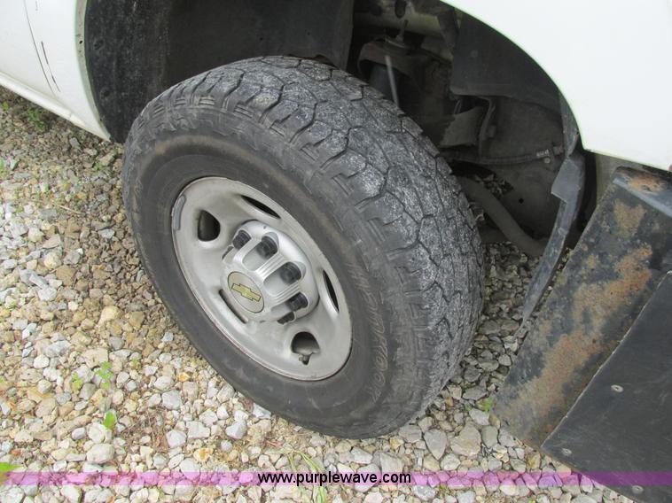 image for item K1404 2006 Chevrolet Silverado 2500HD pickup truck
