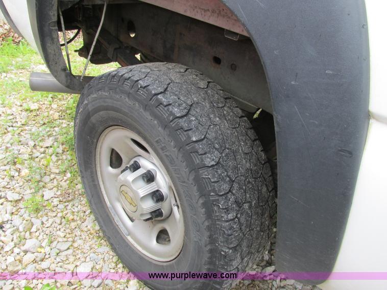 image for item K1404 2006 Chevrolet Silverado 2500HD pickup truck
