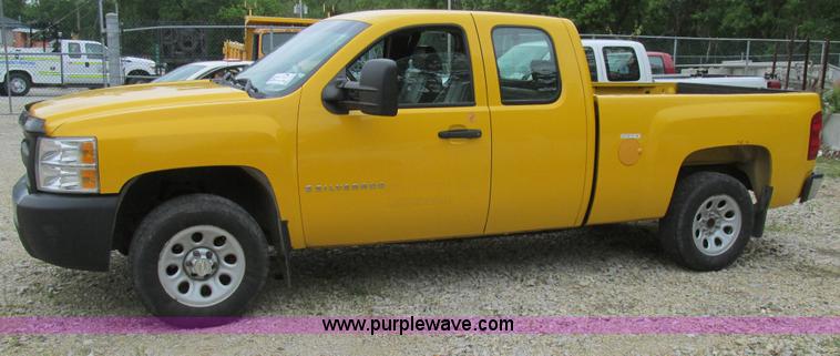image for item K1405 2007 Chevrolet Silverado 1500 pickup truck