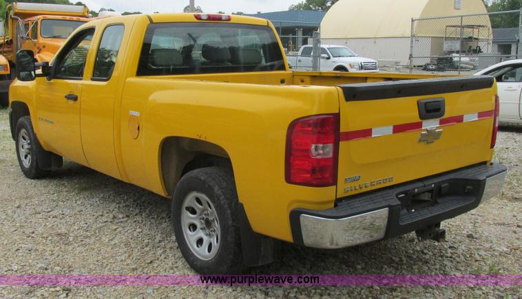image for item K1405 2007 Chevrolet Silverado 1500 pickup truck