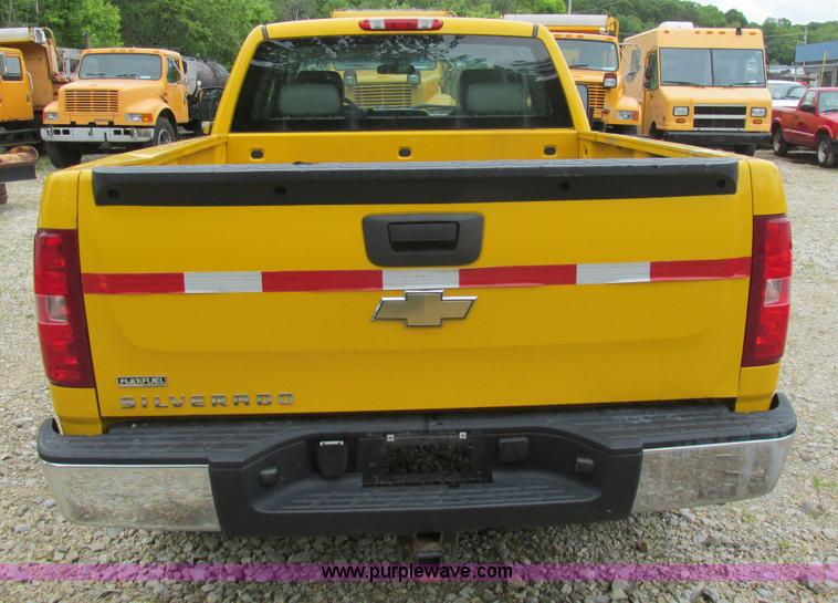 image for item K1405 2007 Chevrolet Silverado 1500 pickup truck