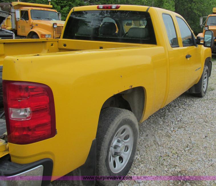 image for item K1405 2007 Chevrolet Silverado 1500 pickup truck