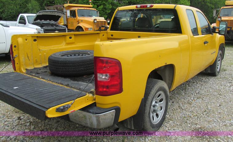 image for item K1405 2007 Chevrolet Silverado 1500 pickup truck