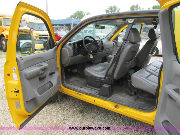 image for item K1405 2007 Chevrolet Silverado 1500 pickup truck