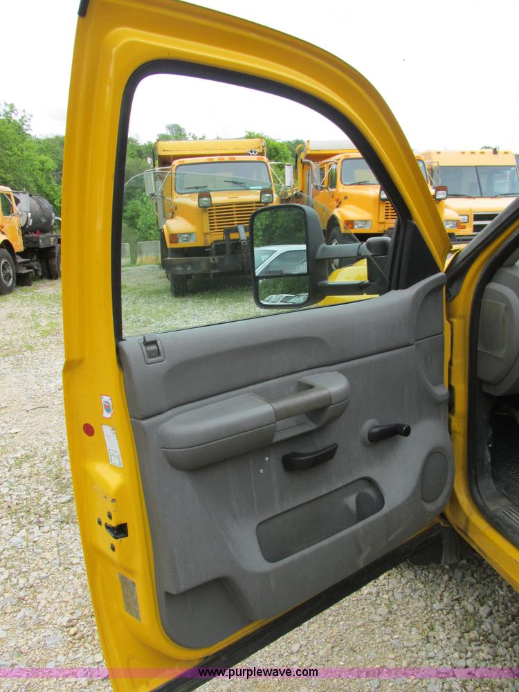 image for item K1405 2007 Chevrolet Silverado 1500 pickup truck