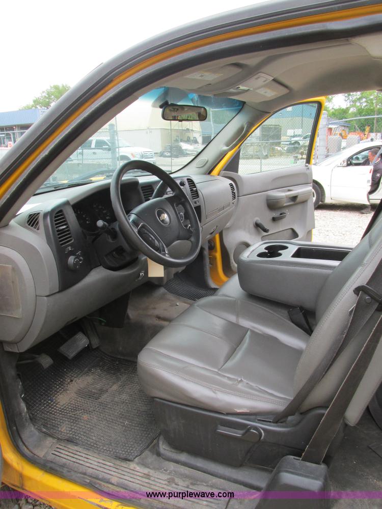 image for item K1405 2007 Chevrolet Silverado 1500 pickup truck