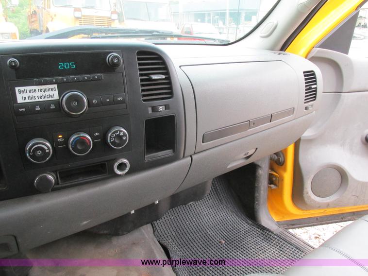 image for item K1405 2007 Chevrolet Silverado 1500 pickup truck