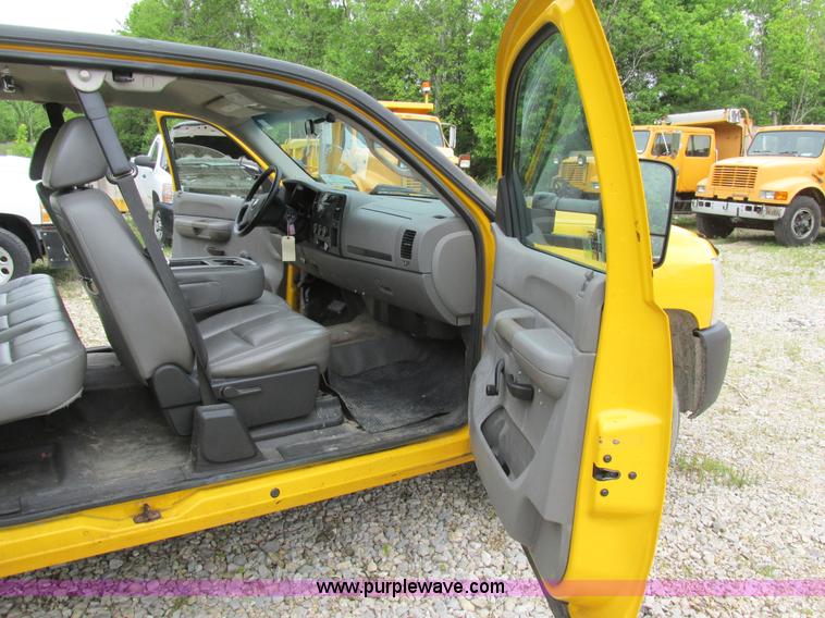 image for item K1405 2007 Chevrolet Silverado 1500 pickup truck