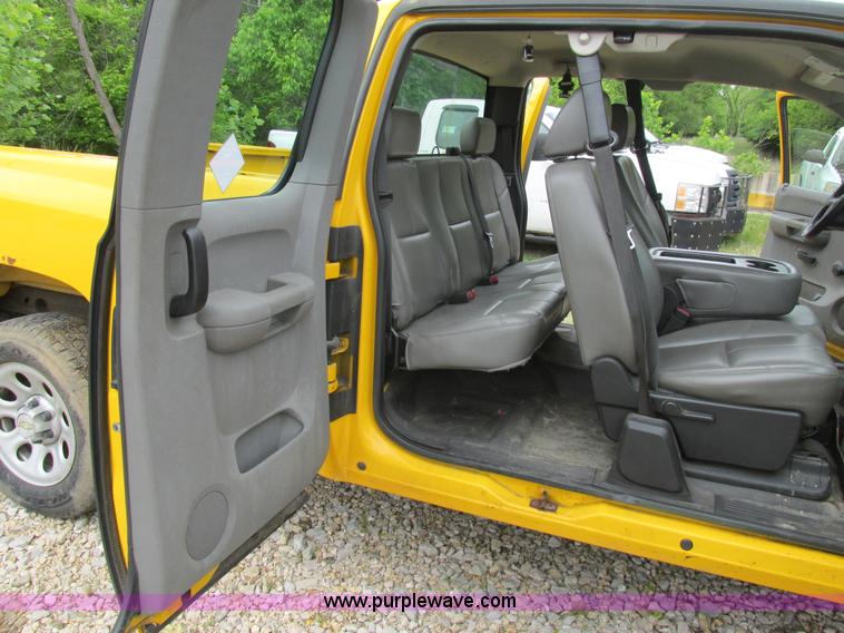 image for item K1405 2007 Chevrolet Silverado 1500 pickup truck