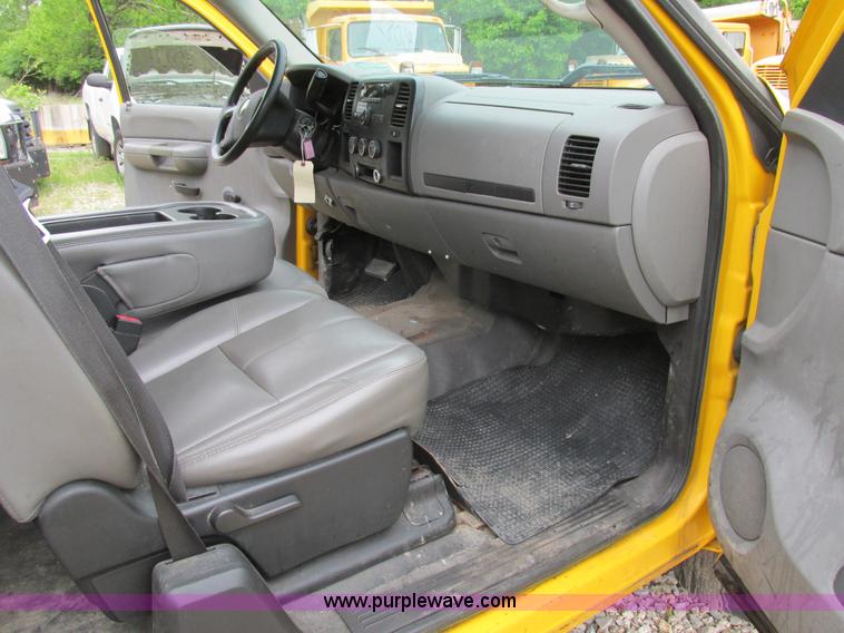 image for item K1405 2007 Chevrolet Silverado 1500 pickup truck