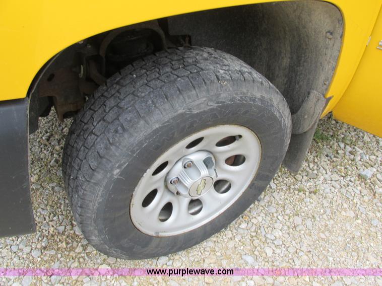 image for item K1405 2007 Chevrolet Silverado 1500 pickup truck