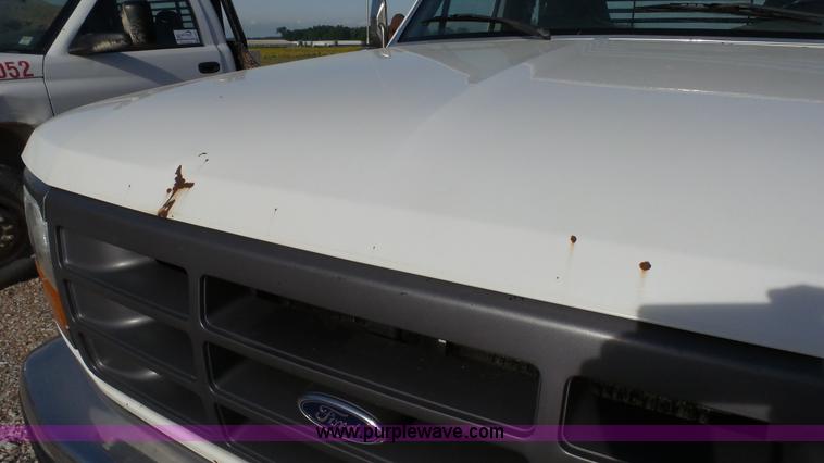 image for item K4056 1997 Ford F350 flatbed pickup truck