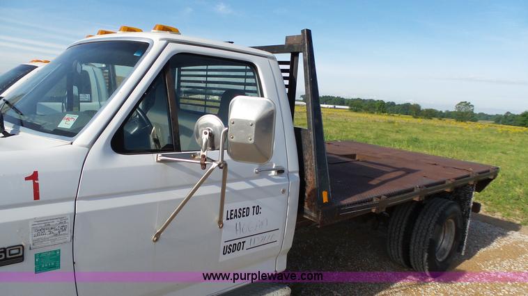 image for item K4056 1997 Ford F350 flatbed pickup truck