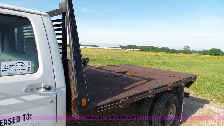 image for item K4056 1997 Ford F350 flatbed pickup truck