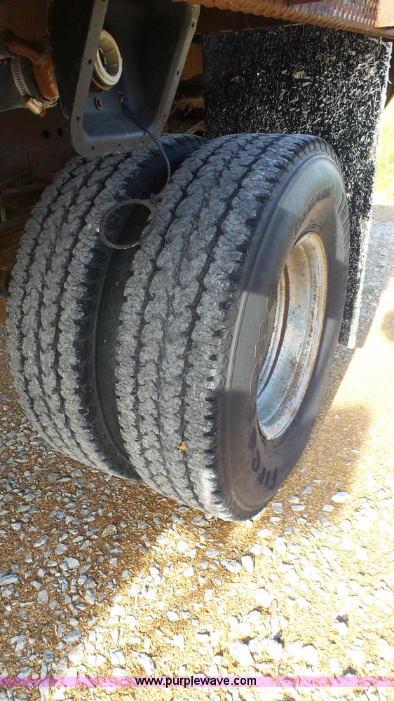 image for item K4056 1997 Ford F350 flatbed pickup truck