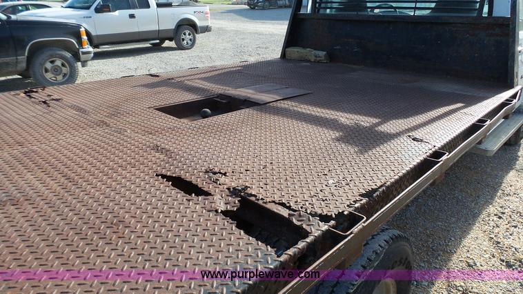 image for item K4056 1997 Ford F350 flatbed pickup truck