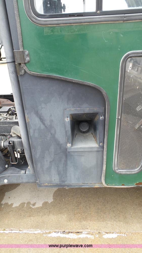 image for item K4084 2010 Kawasaki Mule 4000 utility vehicle