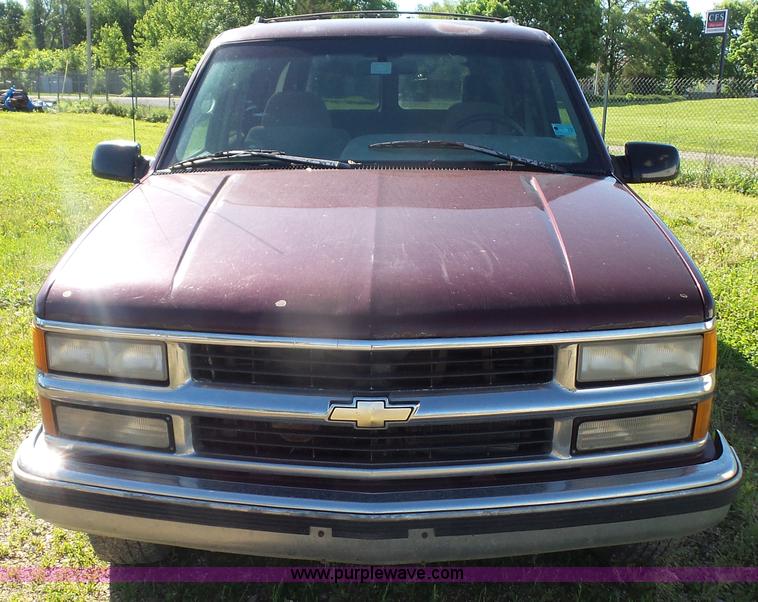 image for item K4558 1995 Chevrolet Suburban C2500 SUV