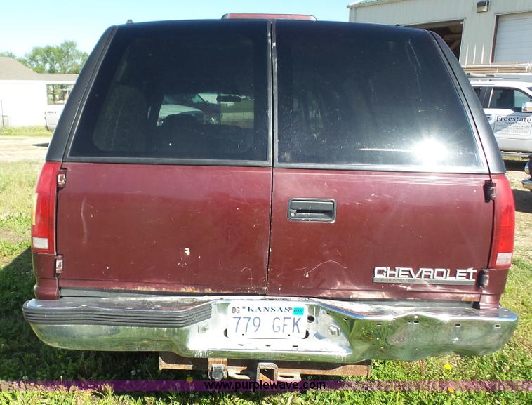 image for item K4558 1995 Chevrolet Suburban C2500 SUV