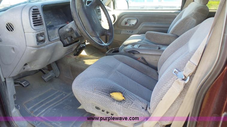 image for item K4558 1995 Chevrolet Suburban C2500 SUV