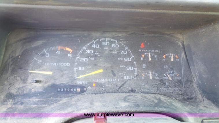 image for item K4558 1995 Chevrolet Suburban C2500 SUV