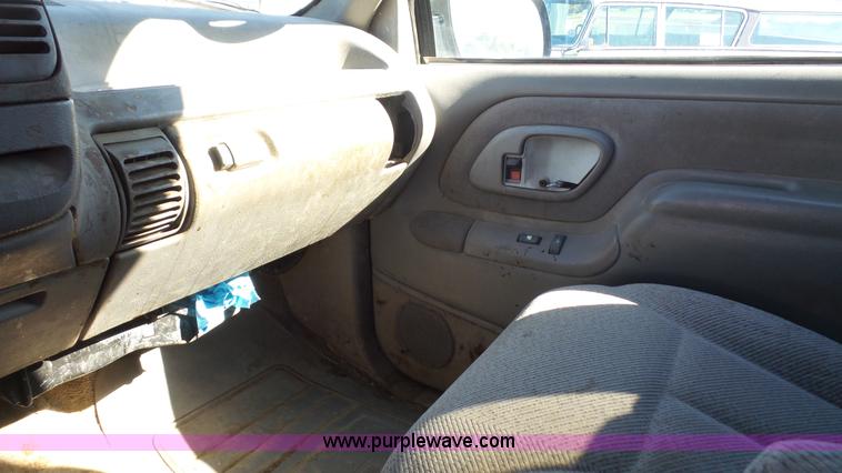 image for item K4558 1995 Chevrolet Suburban C2500 SUV