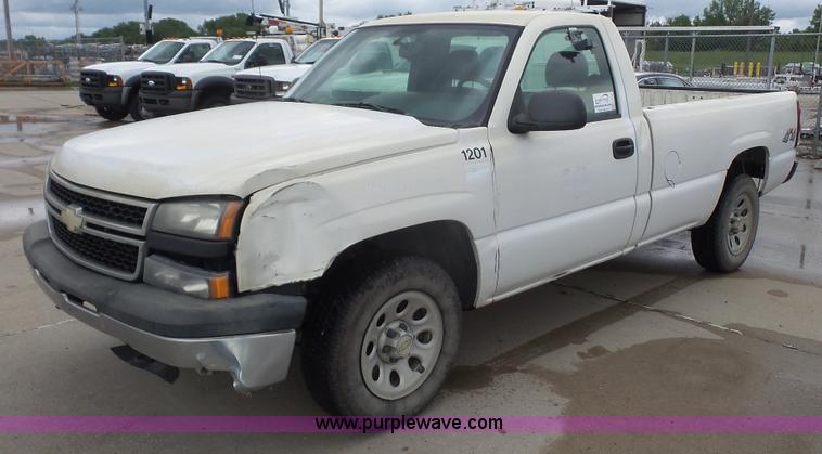 image for item K4720 2006 Chevrolet Silverado 1500 pickup truck