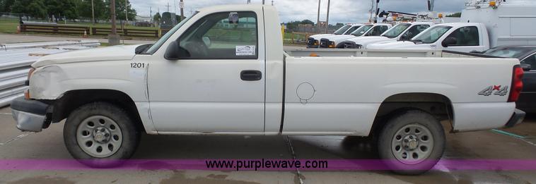 image for item K4720 2006 Chevrolet Silverado 1500 pickup truck