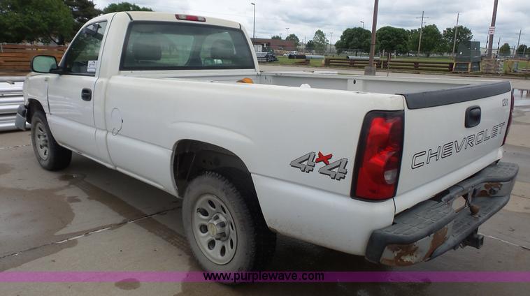 image for item K4720 2006 Chevrolet Silverado 1500 pickup truck