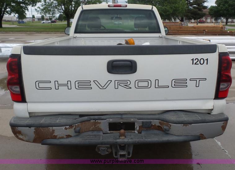 image for item K4720 2006 Chevrolet Silverado 1500 pickup truck