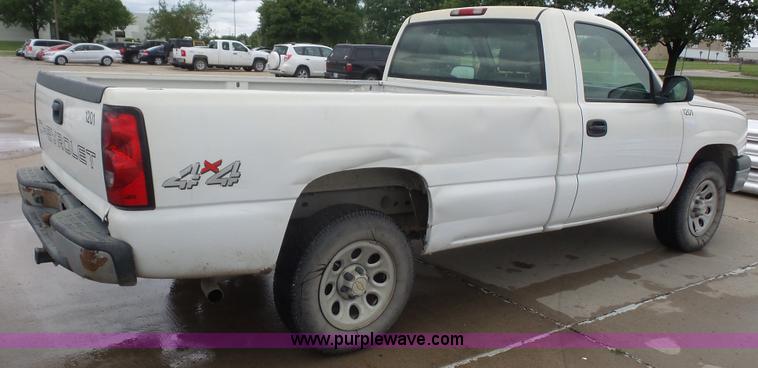 image for item K4720 2006 Chevrolet Silverado 1500 pickup truck