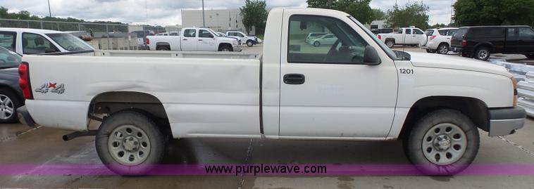 image for item K4720 2006 Chevrolet Silverado 1500 pickup truck
