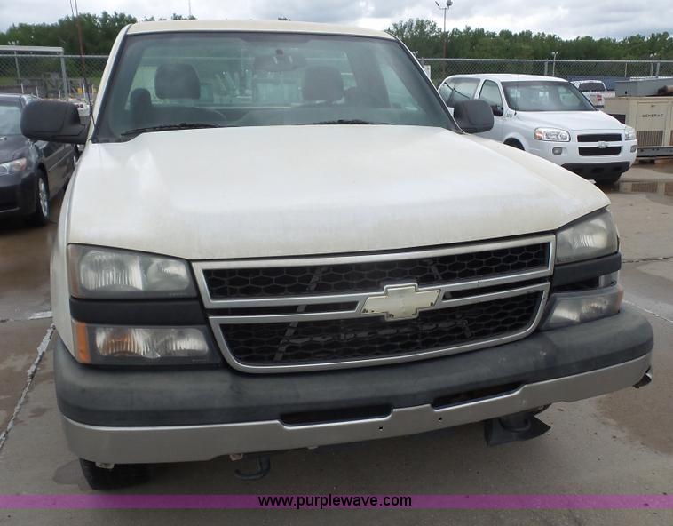image for item K4720 2006 Chevrolet Silverado 1500 pickup truck