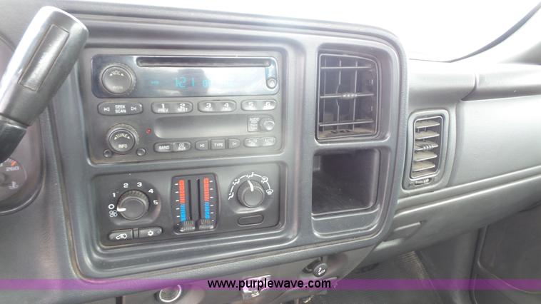 image for item K4720 2006 Chevrolet Silverado 1500 pickup truck