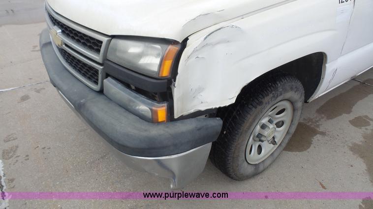 image for item K4720 2006 Chevrolet Silverado 1500 pickup truck