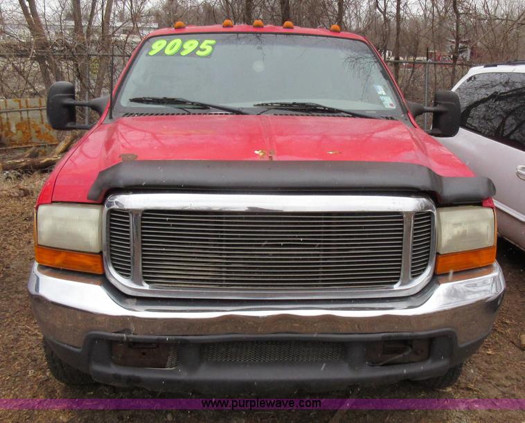 image for item K5499 1999 Ford F350 Super Duty Crew Cab pickup truck