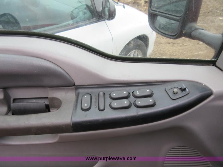 image for item K5499 1999 Ford F350 Super Duty Crew Cab pickup truck